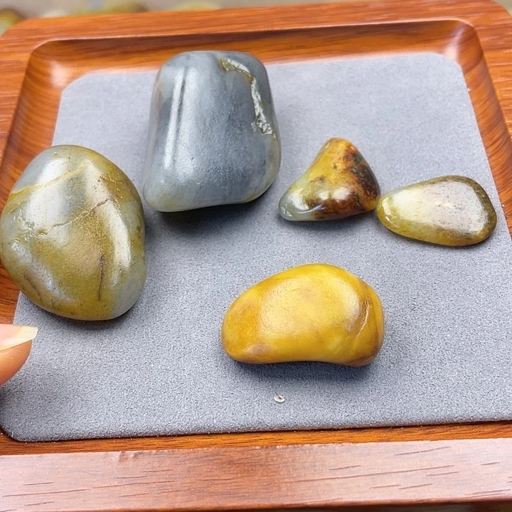 九***尘和田玉未镶嵌颈饰