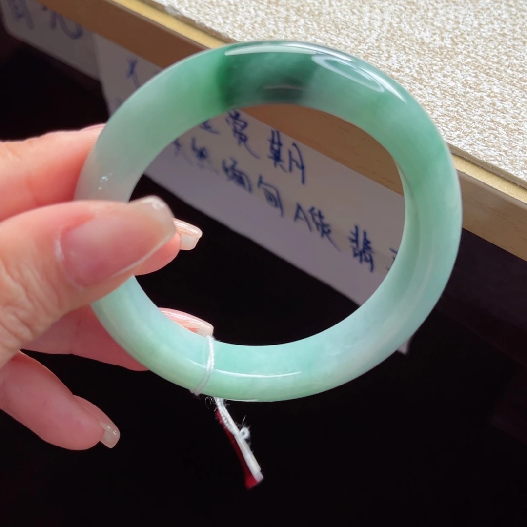 未镶嵌手镯翡翠手镯