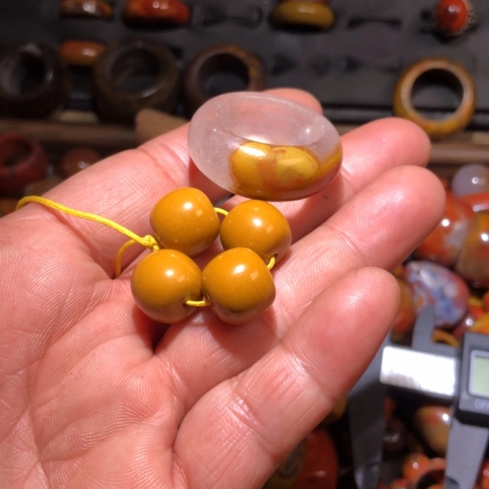 【闪购商品】玛瑙/玉髓指环和老形珠未镶嵌白*
