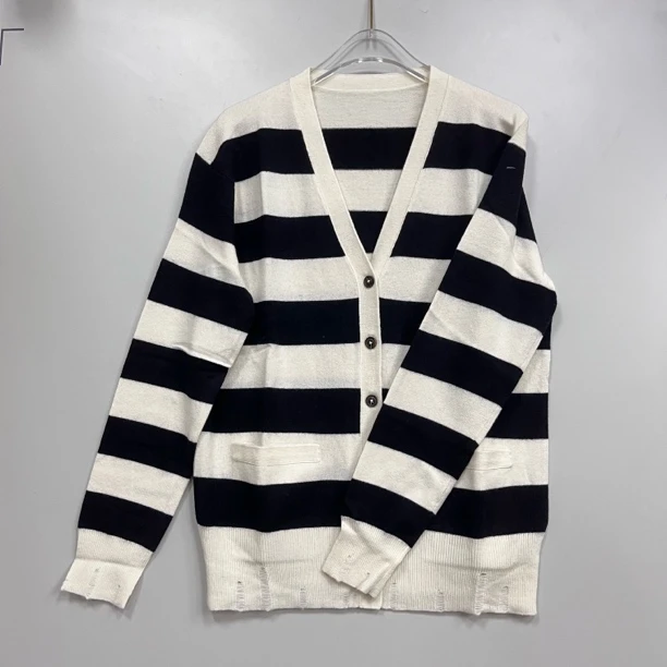 2511042羊毛黑白条纹针织开衫女宽松显瘦25秋冬新款