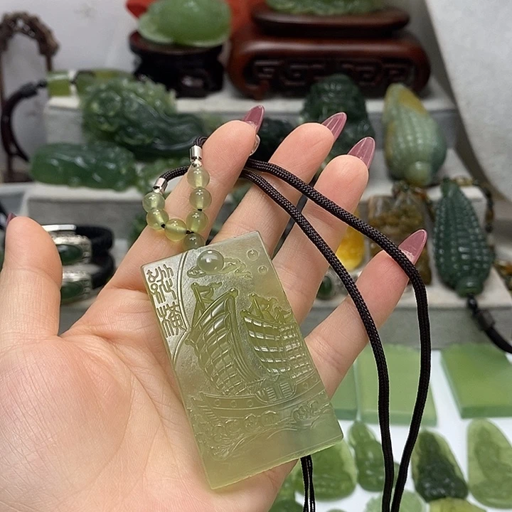 蛇纹石玉未镶嵌挂件
