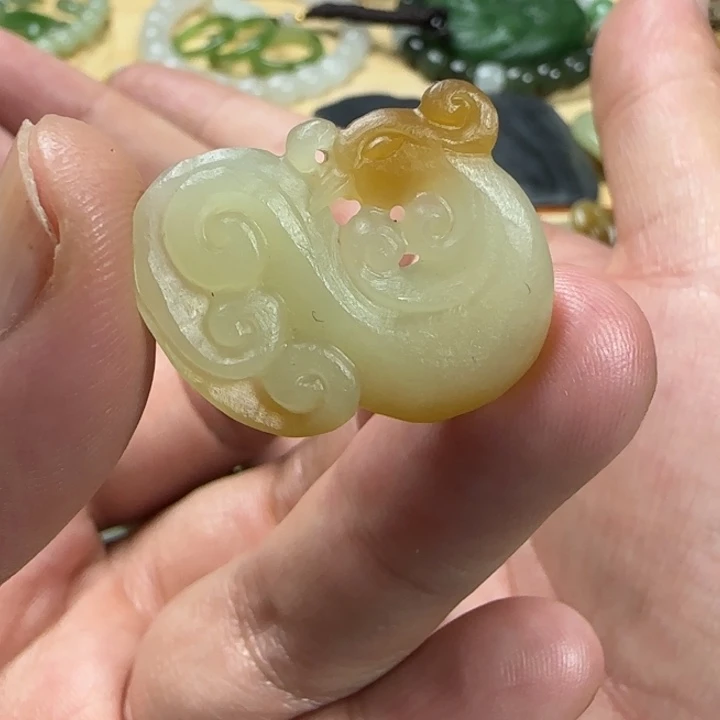 和田玉未镶嵌颈饰定制