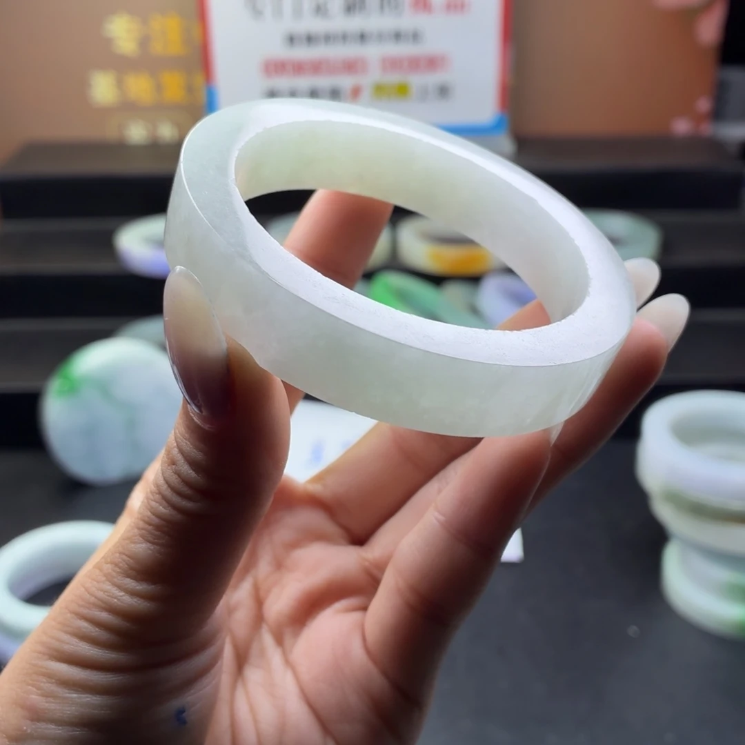 李***定制翡翠未镶嵌翡翠手镯