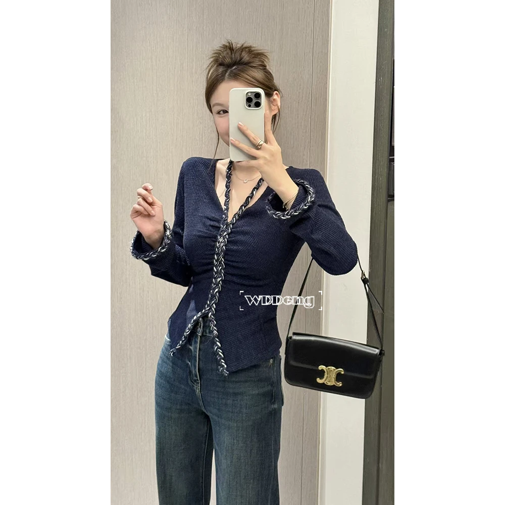 王等等【苏黎旧梦】2025秋款原创高弹收腰显瘦针织上衣U225Y12685