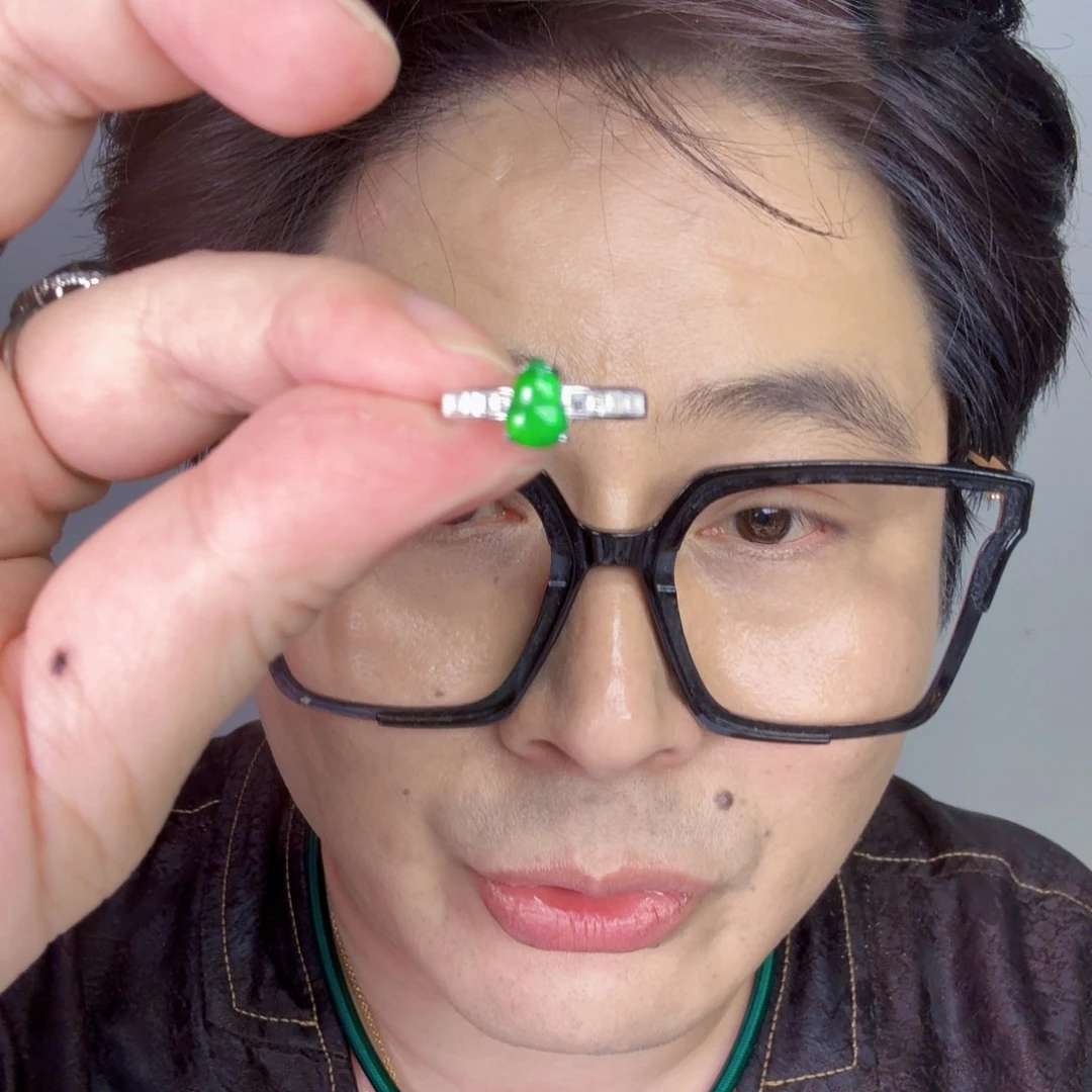 颈饰未镶嵌翡翠一件