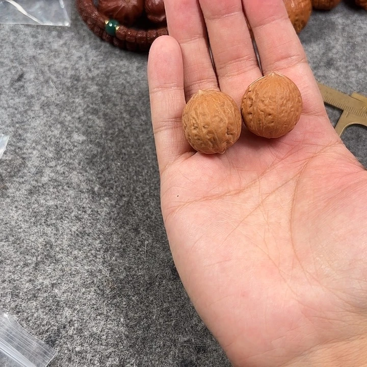 文玩核桃吊坠三日红