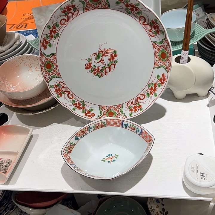 田***生瓷赤绘大红圆盘和不规则钵一个