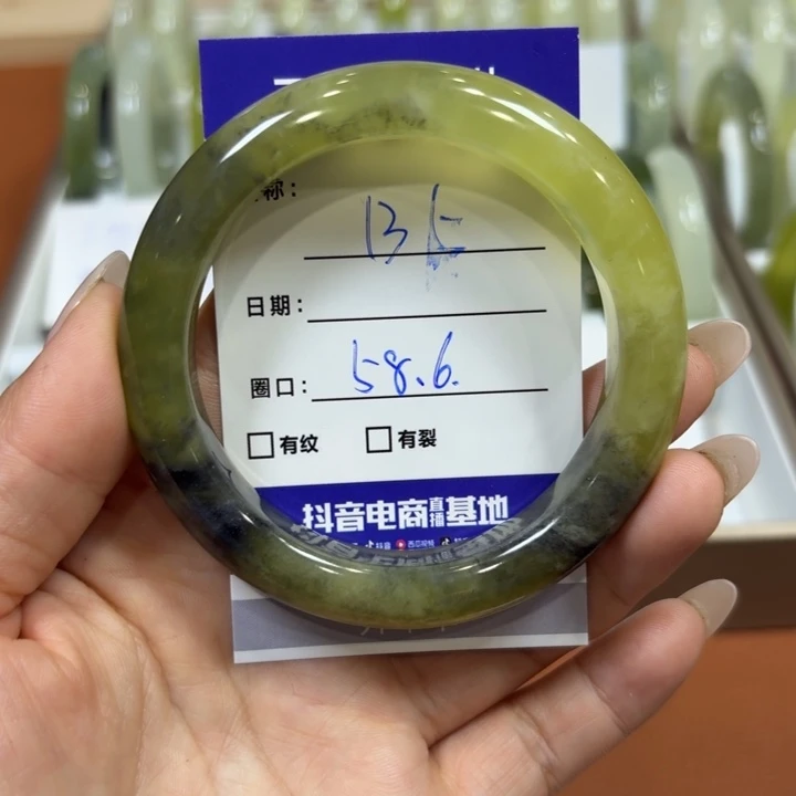 未镶嵌岫玉手镯天然