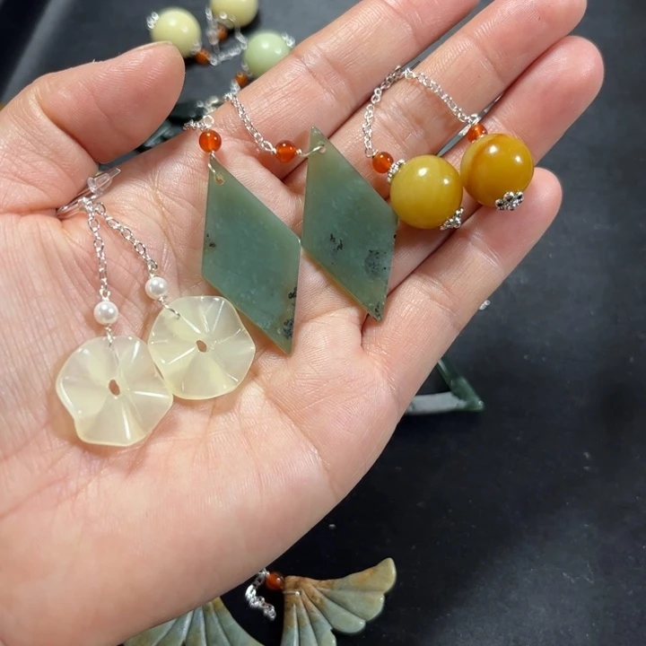 蛇纹石玉耳饰未镶嵌花*朵