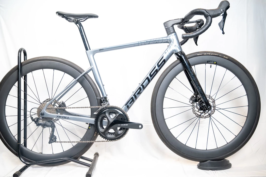 全新bross r3库存车全碳公路车