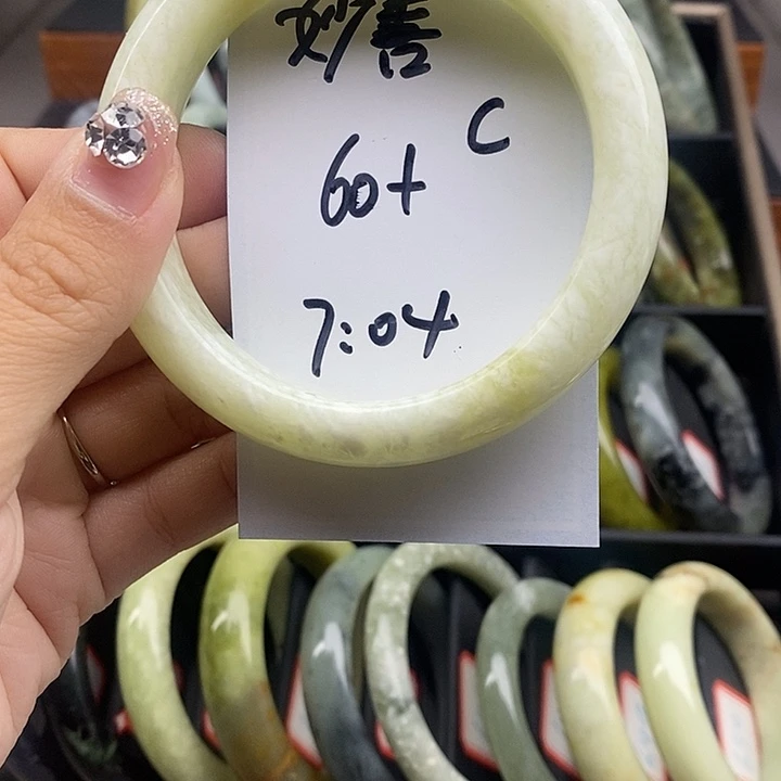 妙***善蛇纹石玉未镶嵌手镯