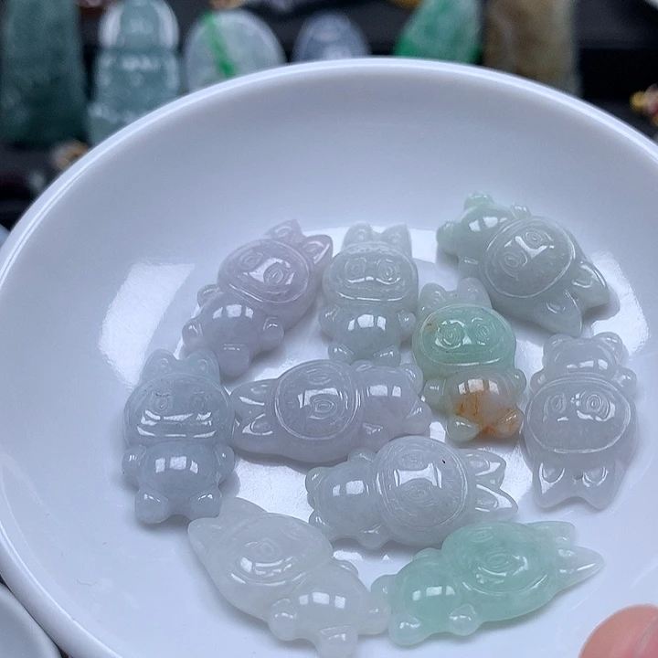 翡翠未镶嵌颈饰翡翠首饰