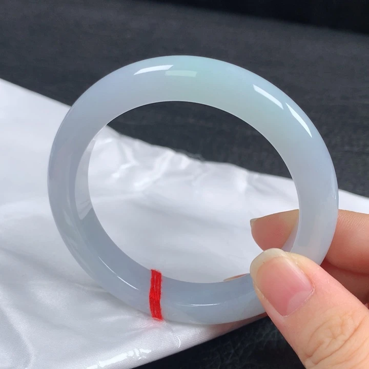 翡翠未镶嵌手镯