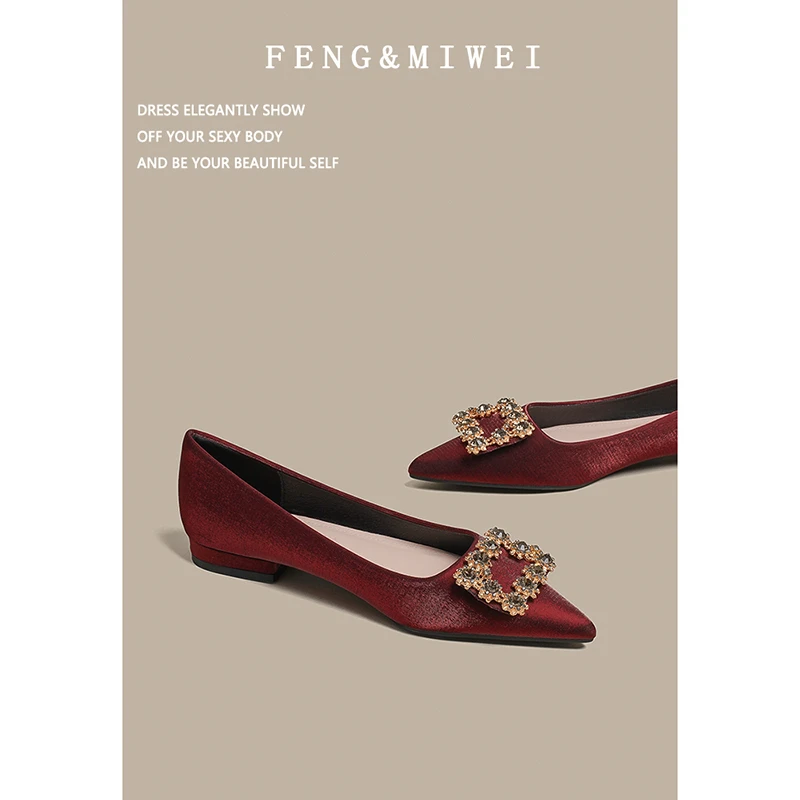 风米微 红色方扣水钻中式秀禾婚鞋女法式软底孕妇新娘气质平底鞋