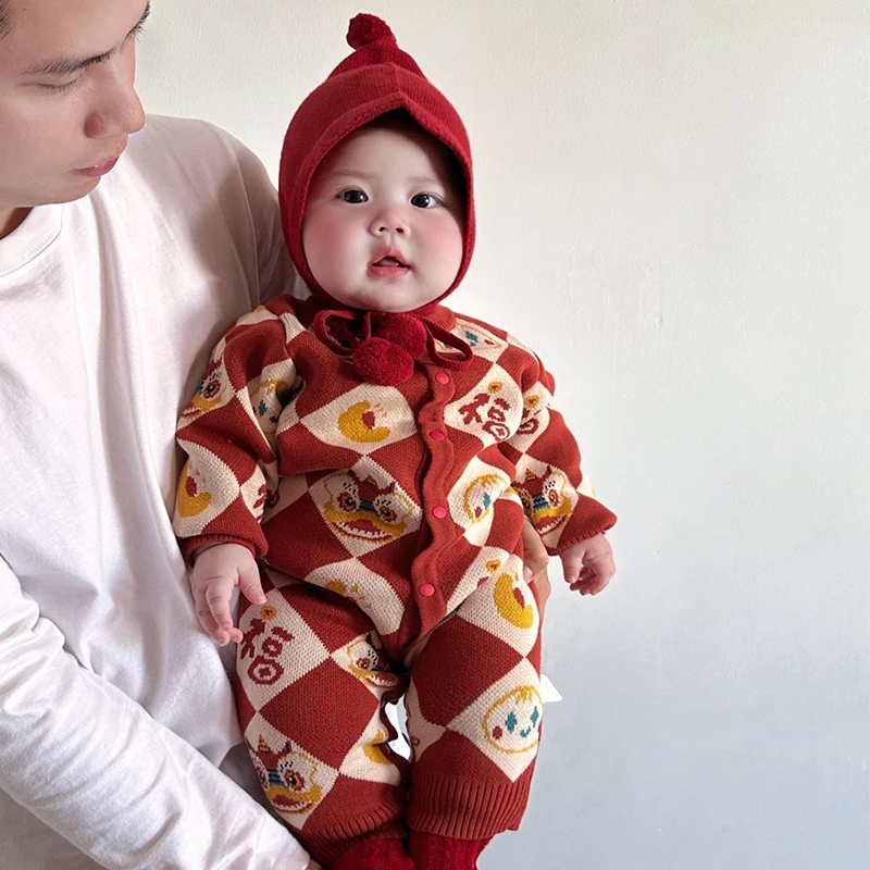 宝宝喜庆衣服过年红色拜年服婴儿满月百天连体衣冬装外出哈衣爬服