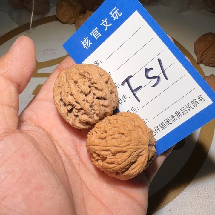 乐***多文玩核桃吊坠粗筋