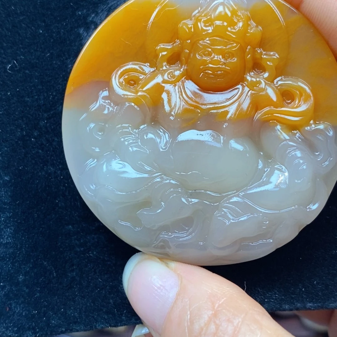 未镶嵌石英质玉（黄龙玉）颈饰