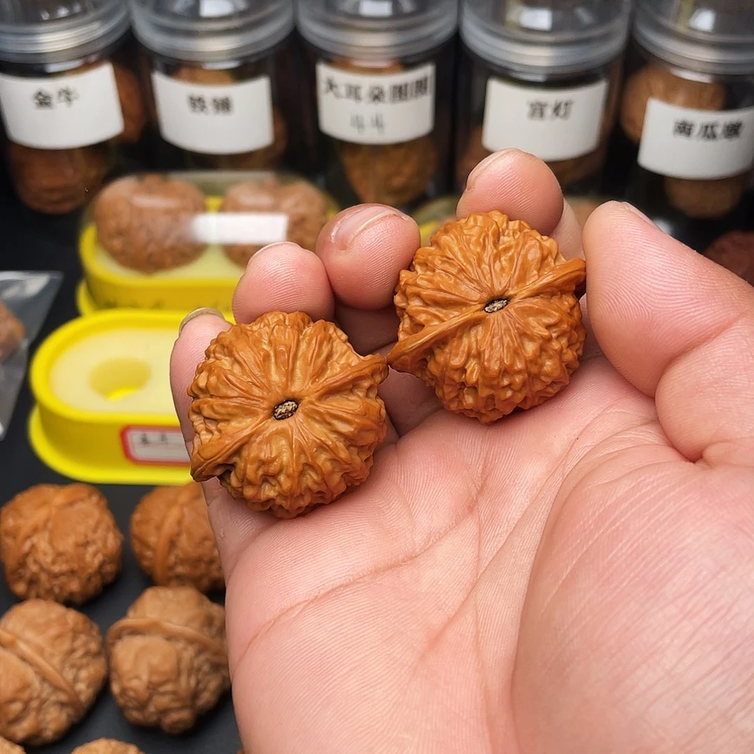 M***翟文玩核桃吊坠39金牛