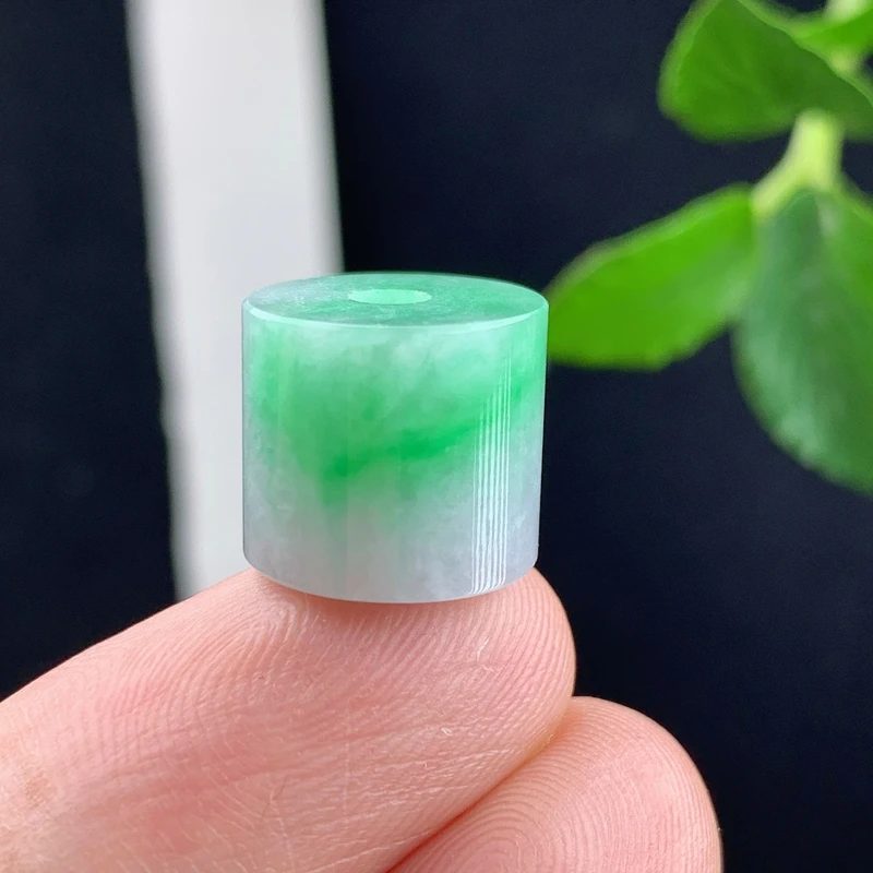 优惠缅甸纯天然翡翠A货老坑冰润阳绿色飘花路路通吊坠配珠送礼