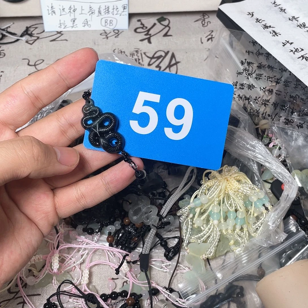 蛇纹石玉颈饰合金