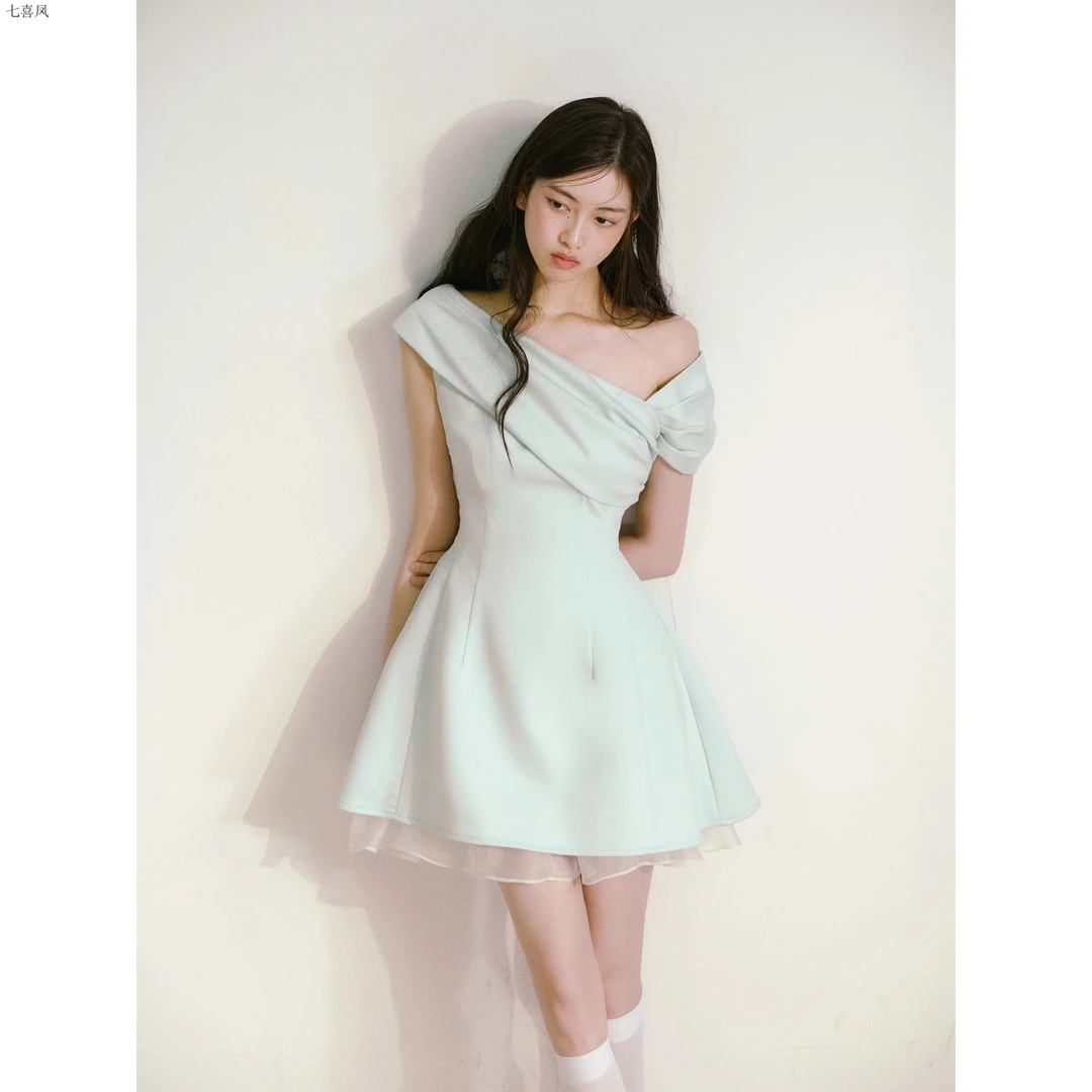 夏季漂亮修身小众风连衣裙女围巾领吊带千金裙款式独特设计薄荷色