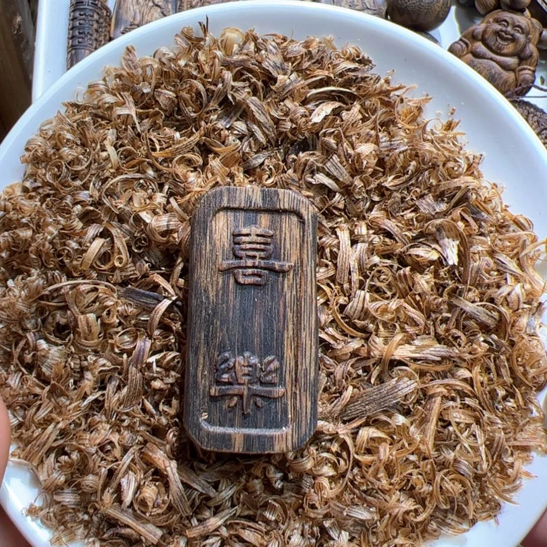 沉香沉香碎屑白棋雕刻6.9克