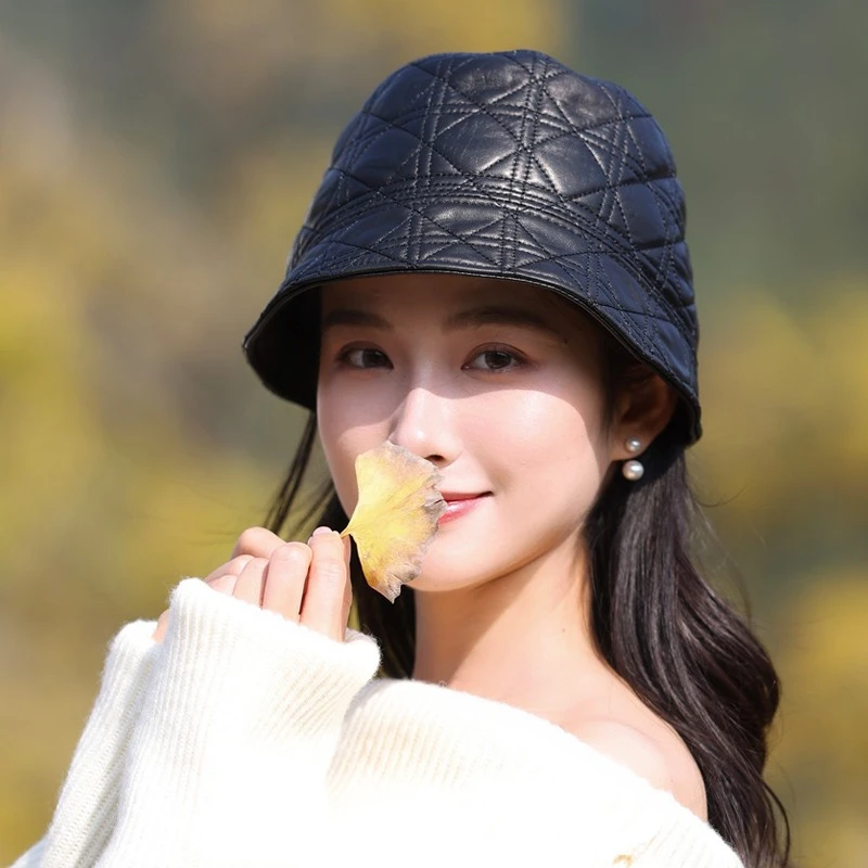 显脸小的帽子真皮渔夫帽女士春秋冬季时尚黑色小羊皮时装款盆帽