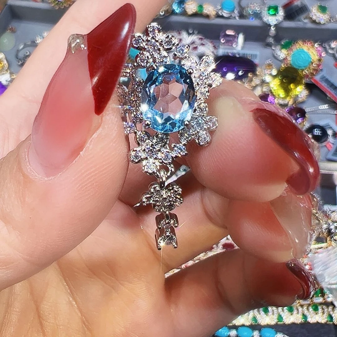 未镶嵌托帕石珠宝奇石