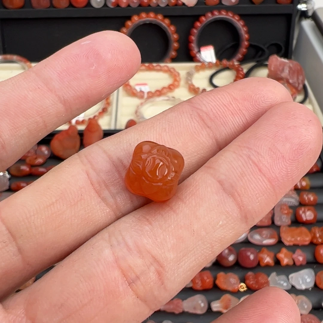 南红玛瑙未镶嵌颈饰柿子