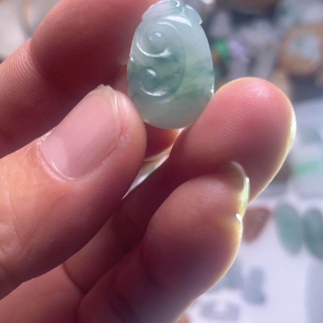 定制翡翠未镶嵌飘花如意