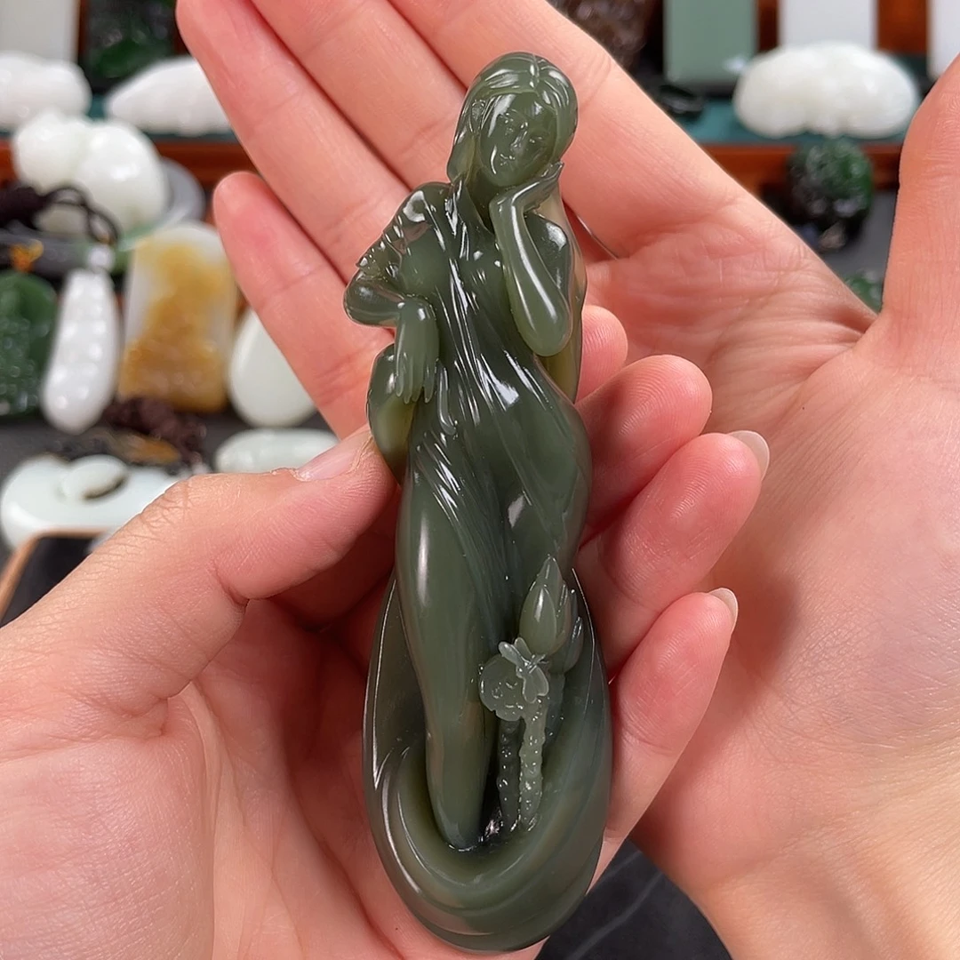 和田玉未镶嵌把件