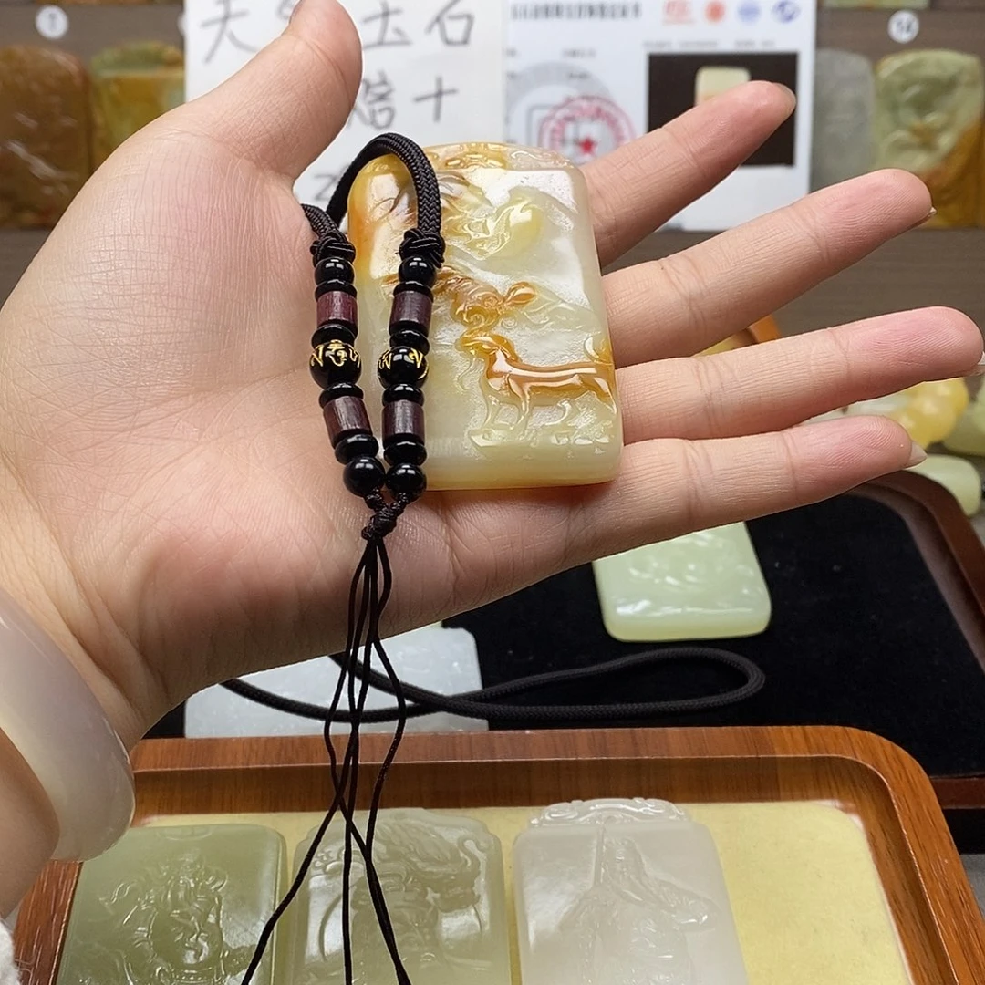 新疆昆仑山来方解石玉