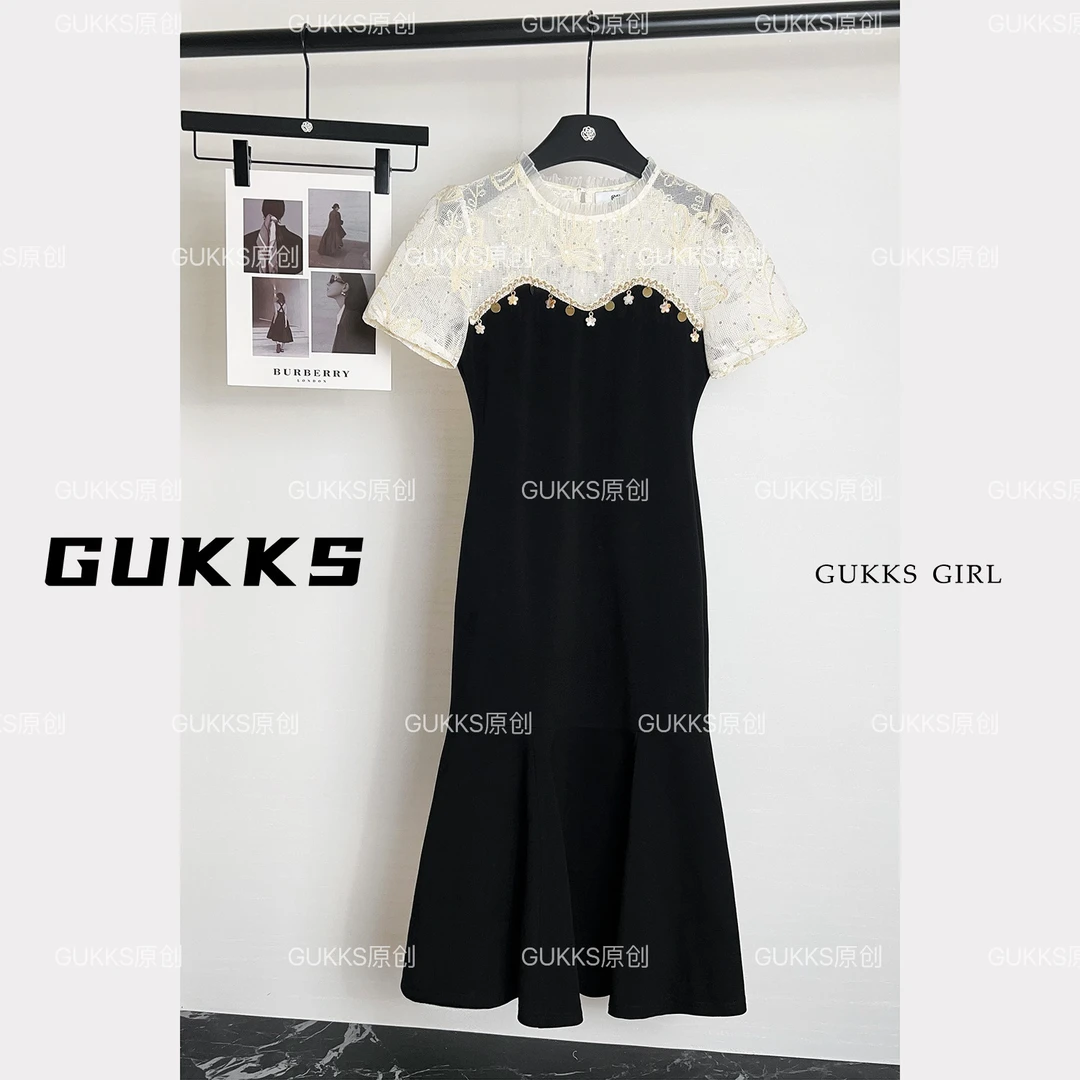 GUKKS连衣裙气质高级感轻奢夏季新款蕾丝拼接半袖小黑裙显瘦GK572