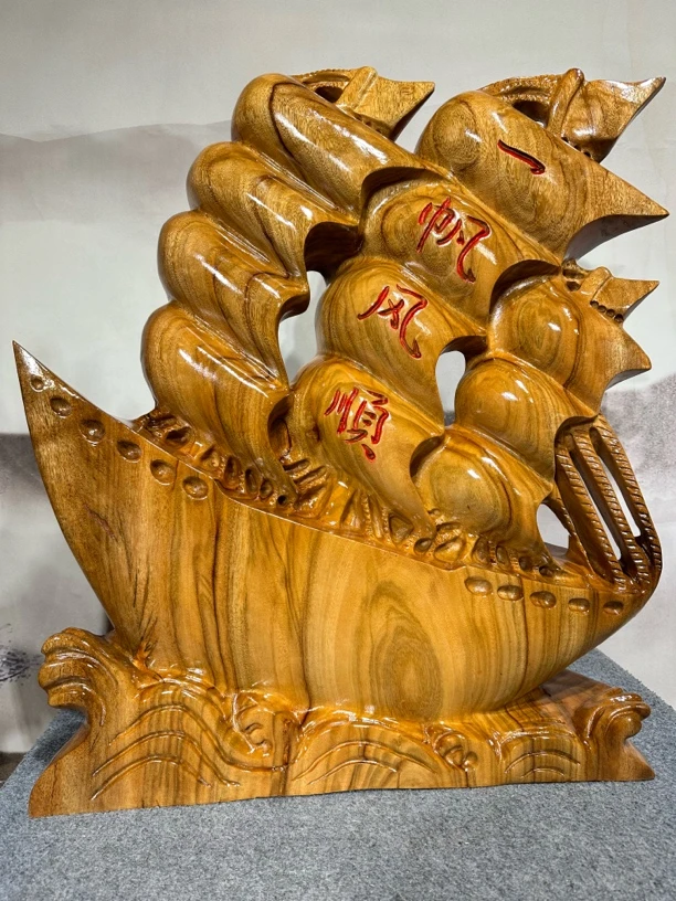 一帆风顺香樟木根雕艺术品