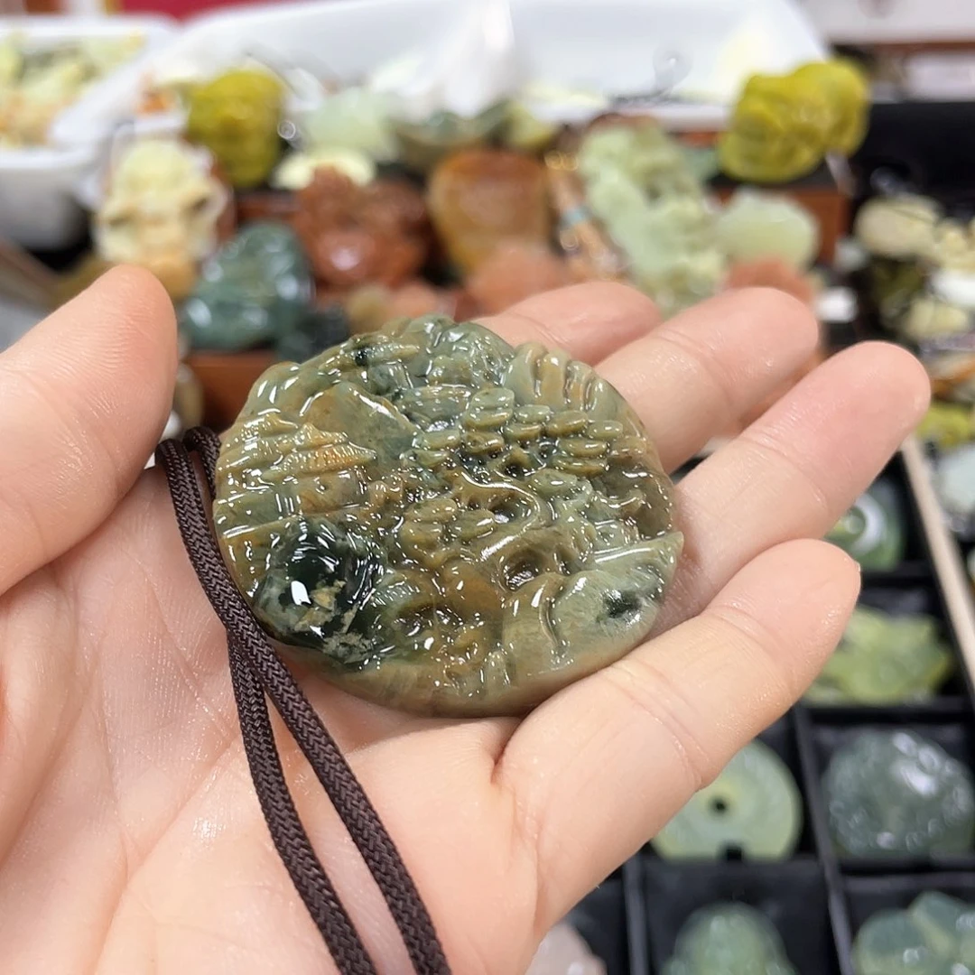 蛇纹石玉颈饰合金