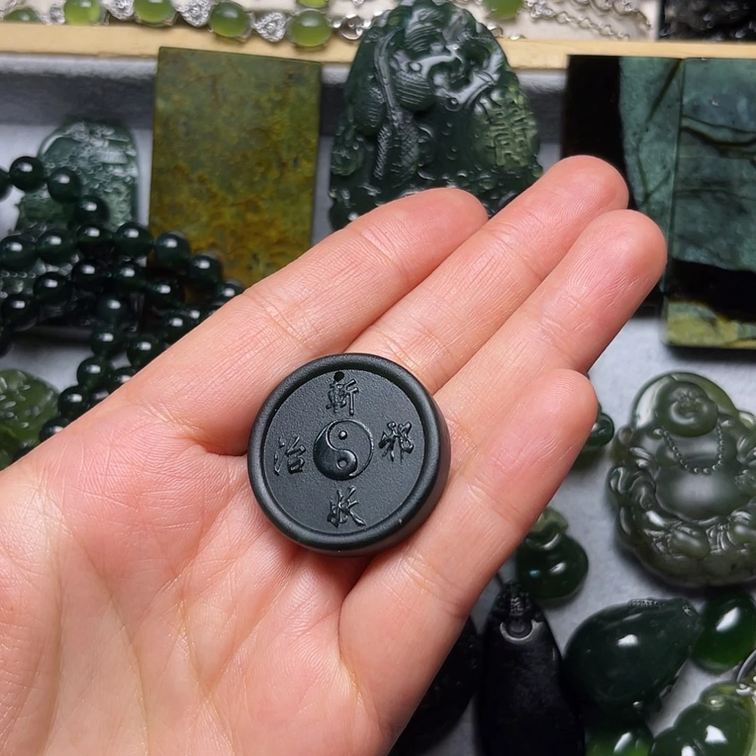 啊***乐蛇纹石玉未镶嵌颈饰