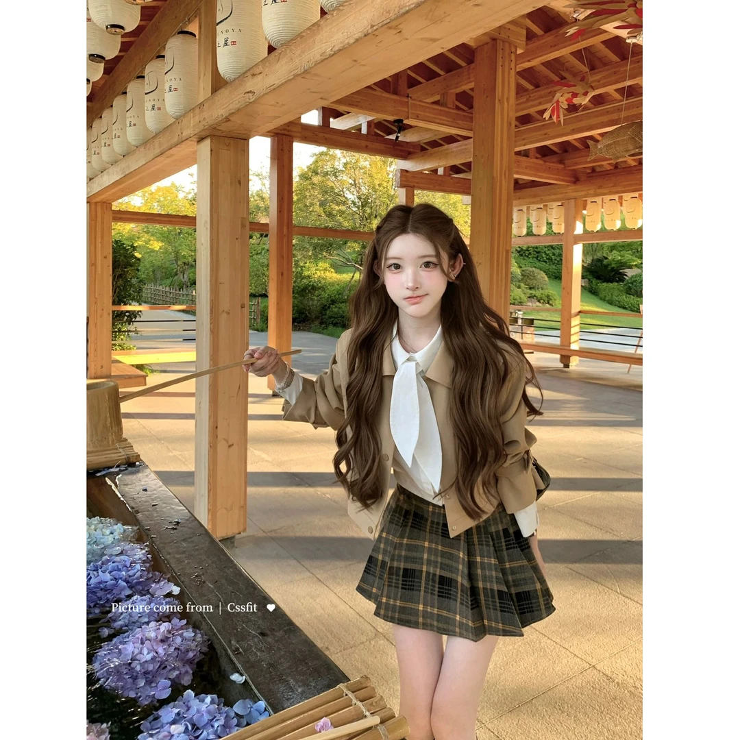 【伯爵茶饼干】韩系高级感短款风衣兔耳朵白衬衫配纽扣格纹短裙套装