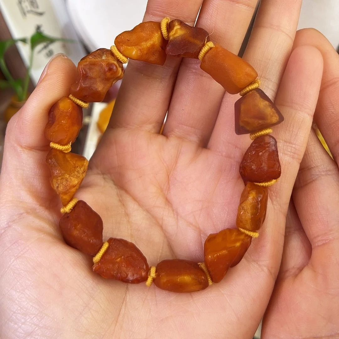 琥珀珠宝奇石未镶嵌。