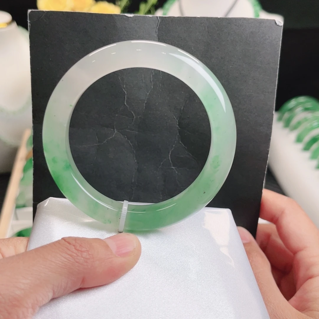 石英质玉未镶嵌手镯56半山半水