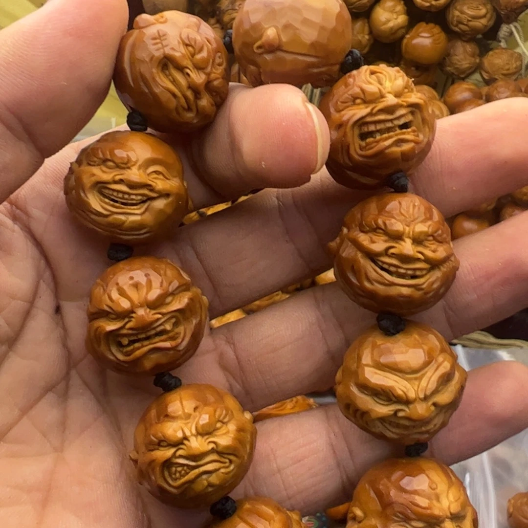 夏***珺橄榄核吊坠2.3铁盒恶僧