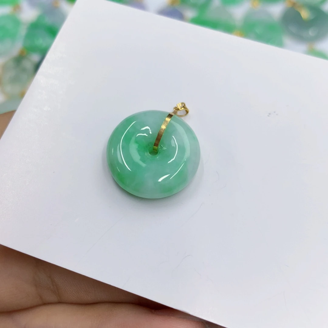 翡翠18K金镶嵌颈饰翡翠