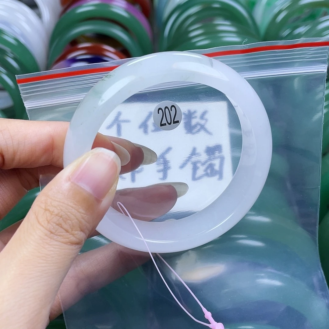 【闪购商品】未镶嵌手镯石英岩玉55