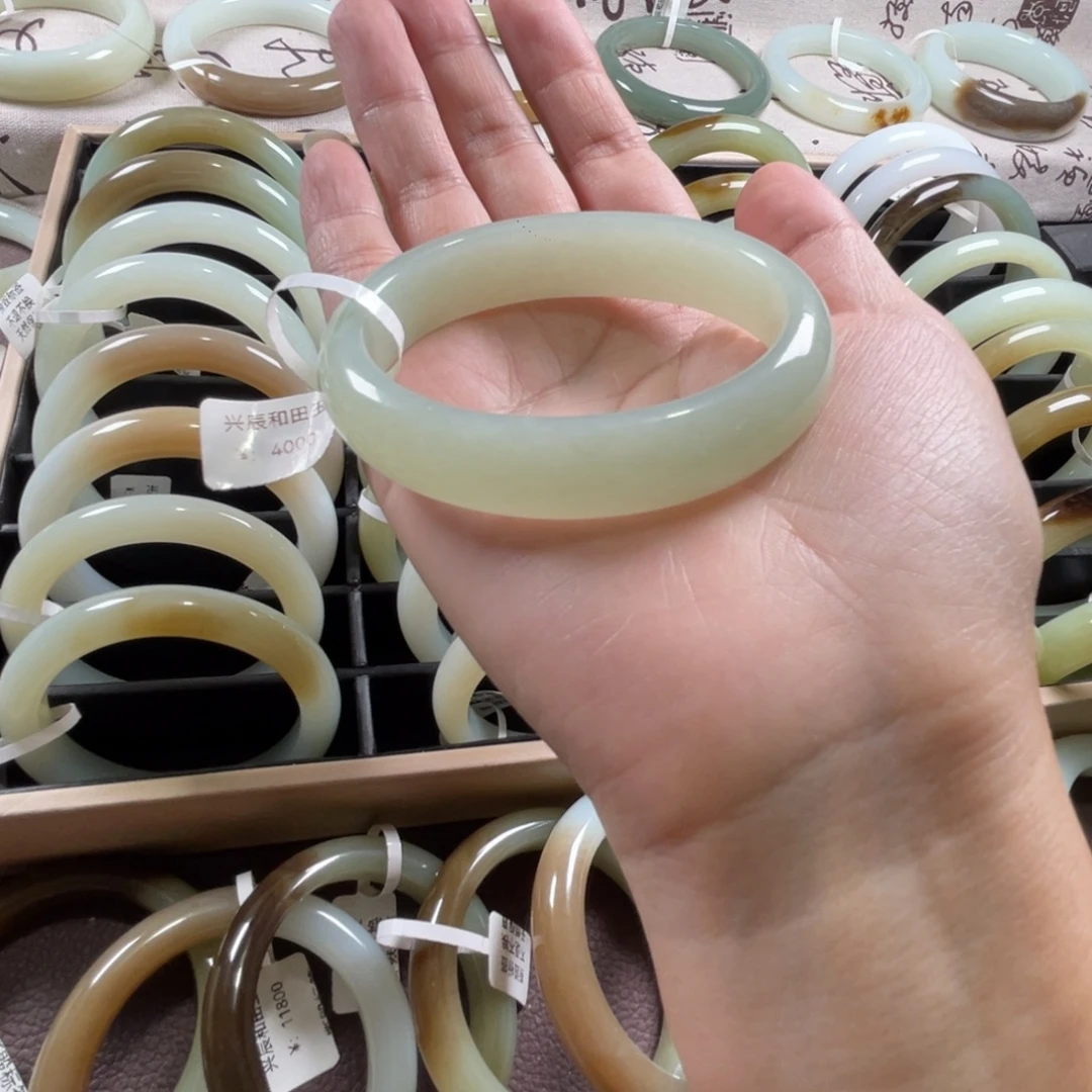 和田玉未镶嵌手镯