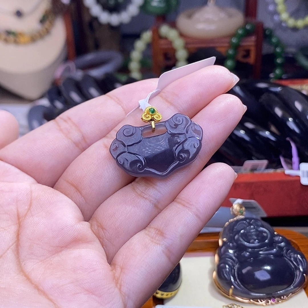 和田玉烟紫冰底金镶如意锁未镶嵌