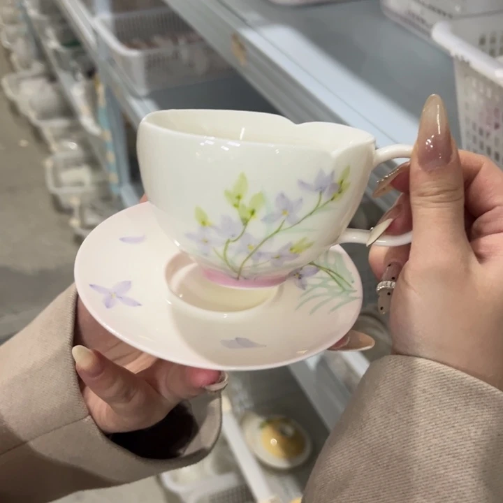 咖啡杯。