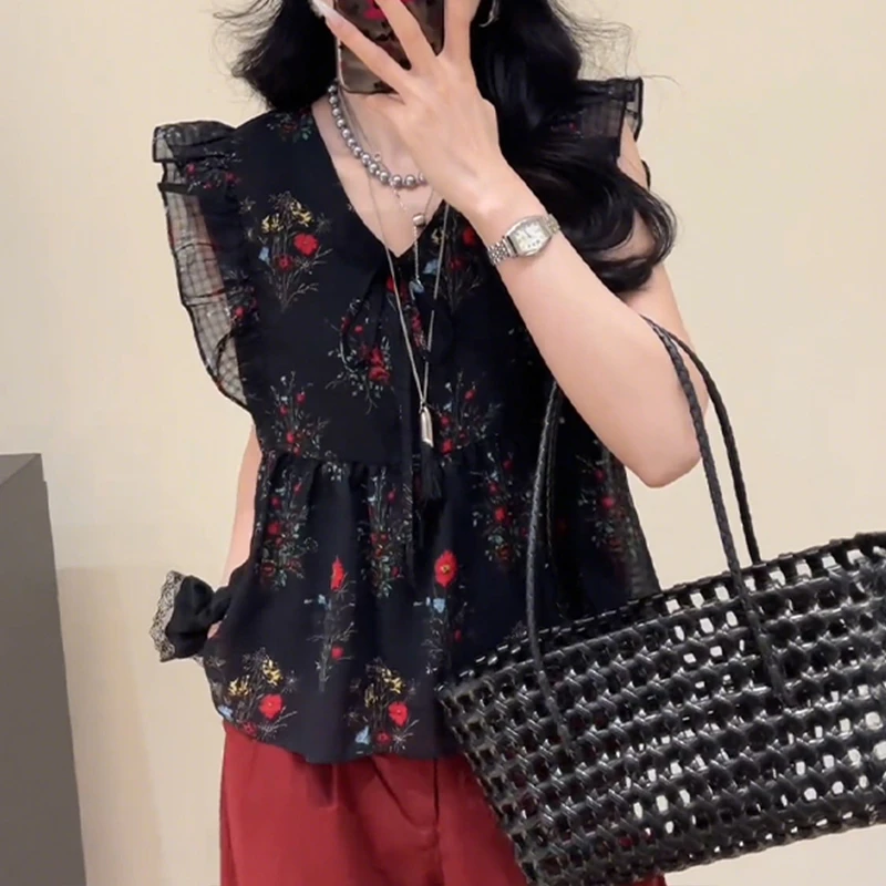 韩版温柔别致碎花飞飞袖V领小衫新款松弛慵懒风减龄显瘦百搭上衣