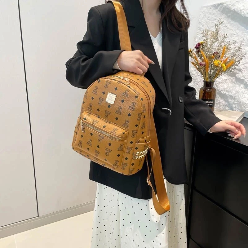 背包女双肩包2025新款女士高级感时尚皮质通勤大容量百搭小众书包