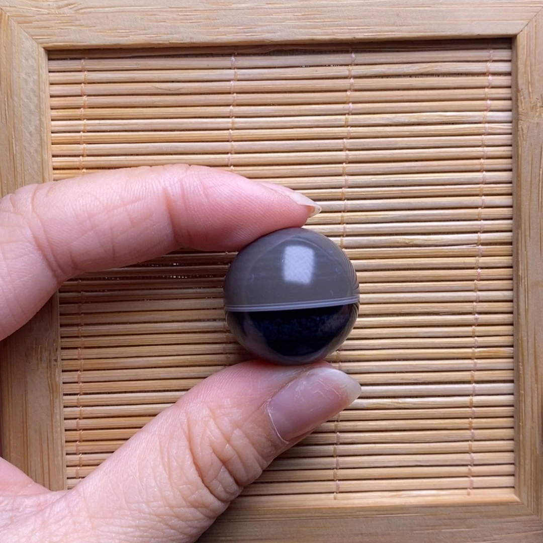 摆***生玛瑙/玉髓未镶嵌珠宝半成品