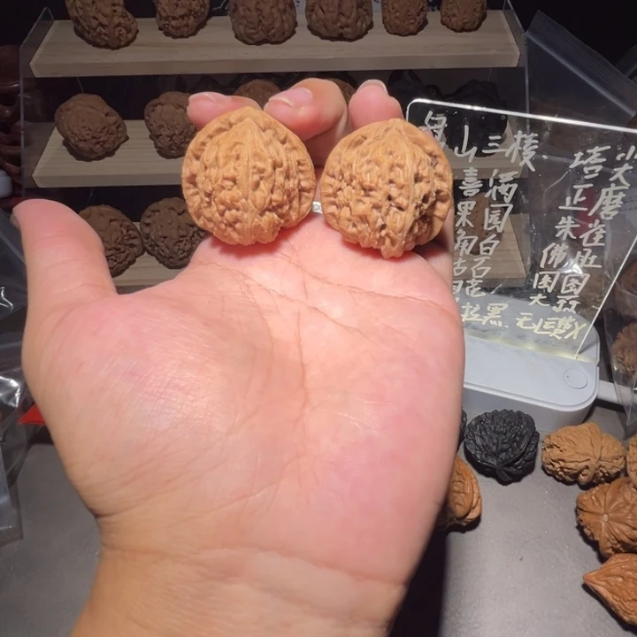 吊坠文玩核桃36角白全品