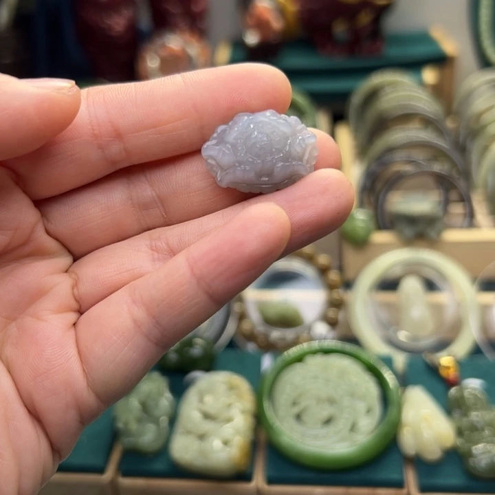 和田玉颈饰未镶嵌烟紫花